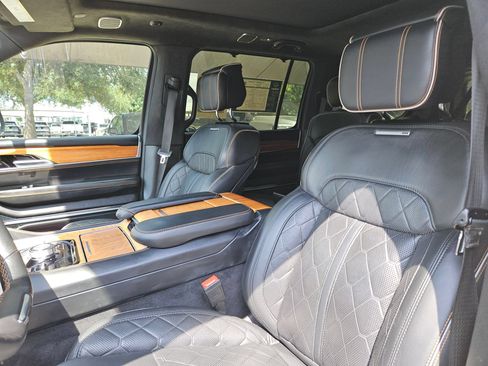Used 2022 Jeep Grand Wagoneer Series III AWD/4WD image 13