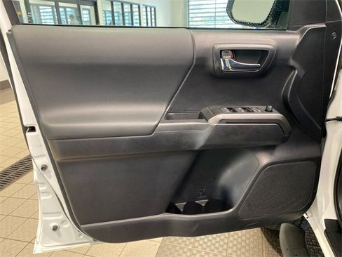 Used 2021 Toyota Tacoma TRD Off-Road image 10