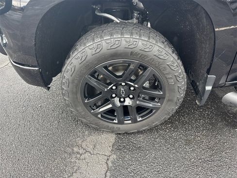 Used 2024 Chevrolet Silverado 1500 LT Trail Boss w/ Convenience Package II image 12