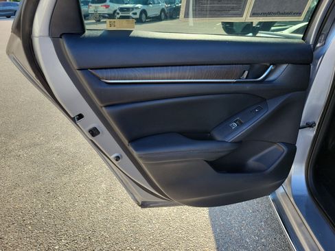 Used 2022 Honda Accord Touring image 15