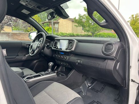 Used 2023 Toyota Tacoma TRD Off-Road w/ Advanced Technology Package AWD/4WD image 29