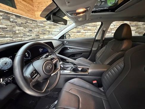 Used 2023 Hyundai Elantra Limited FWD image 11