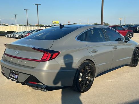 Used 2022 Hyundai Sonata Limited FWD image 13