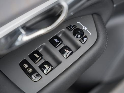 New 2026 Volvo XC90 B6 Ultra w/ Protection Package Premier image 40