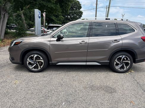 Used 2023 Subaru Forester Touring AWD/4WD image 4
