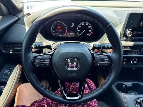 Used 2025 Honda HR-V Sport image 14