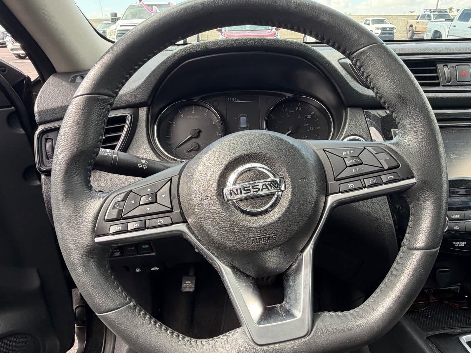 Used 2017 Nissan Rogue SV AWD/4WD image 10