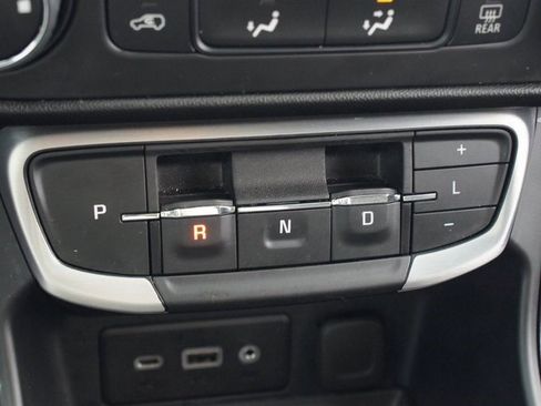 Used 2024 GMC Terrain SLE image 10