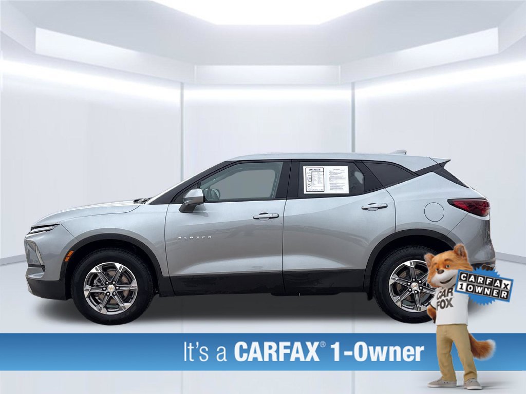 Used 2025 Chevrolet Blazer LT FWD image 3