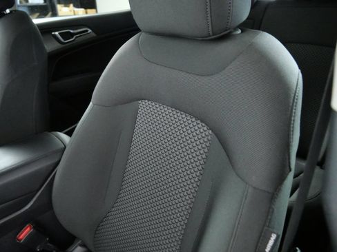 Used 2023 Kia Sportage LX AWD/4WD image 18