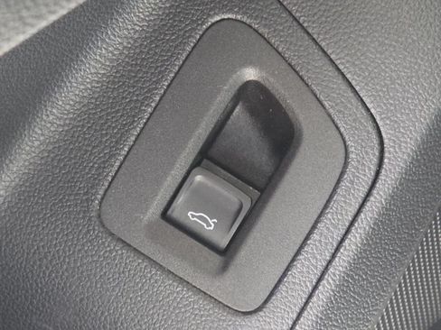 Used 2021 Volkswagen Atlas Cross Sport SE w/ Panoramic Sunroof Package FWD image 34