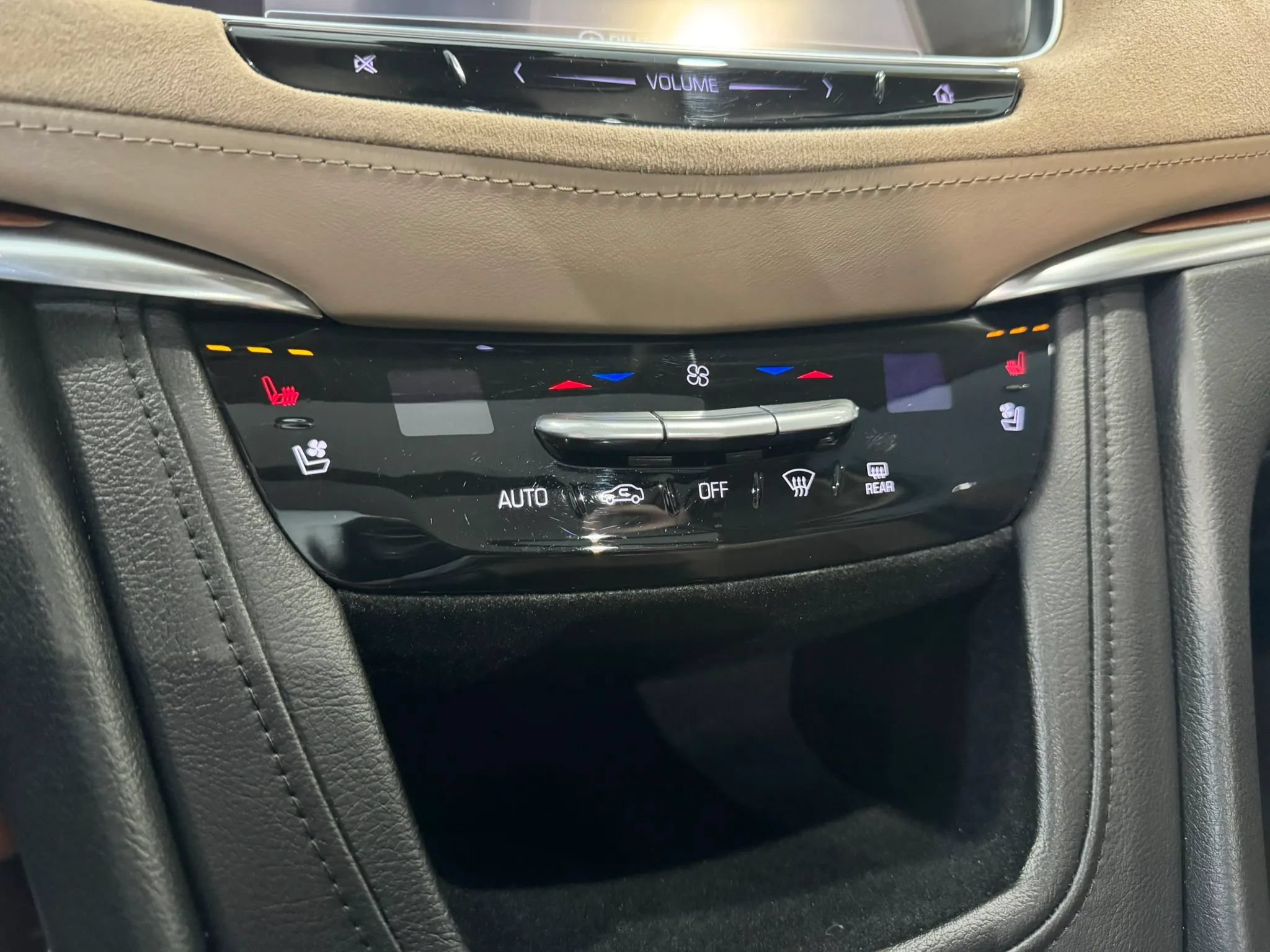 Used 2017 Cadillac XT5 Platinum AWD/4WD image 32