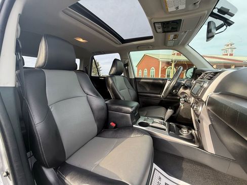 Used 2017 Toyota 4Runner SR5 Premium image 17