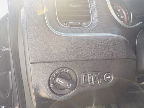 Used 2017 Dodge Charger SXT RWD image 15