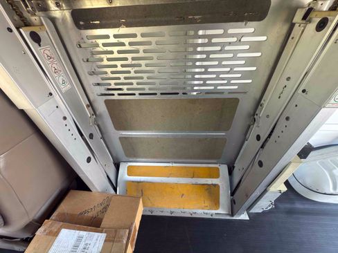 Used 2001 Chevrolet Express 3500 w/ Convenience Pkg 1 RWD image 47