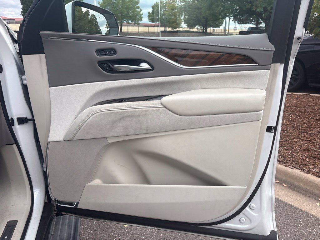 Certified 2024 Cadillac Escalade ESV Sport Platinum w/ LPO, ONYX Package AWD/4WD image 29