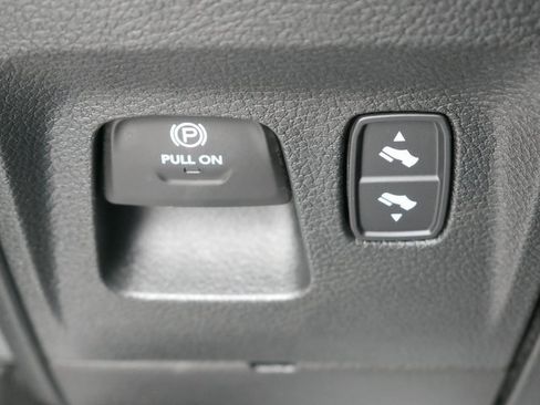 Used 2024 RAM 1500 Laramie image 31