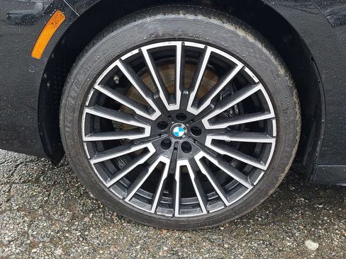 Certified 2024 BMW 760i xDrive w/ Executive Package AWD/4WD image 8