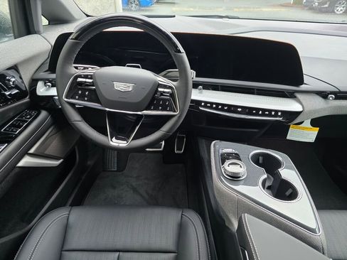 New 2026 Cadillac Optiq Luxury 2 image 18