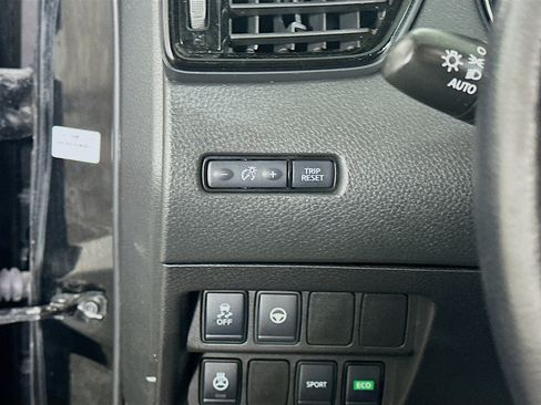 Used 2021 Nissan Rogue Sport SL w/ Premium Package image 16