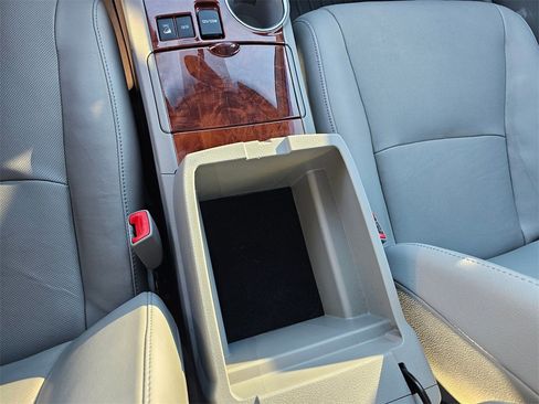 Used 2013 Toyota Highlander Limited image 31