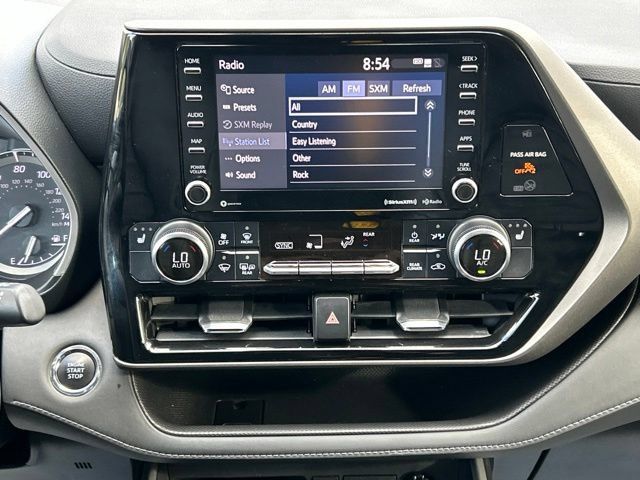 Used 2022 Toyota Highlander XLE AWD/4WD image 65