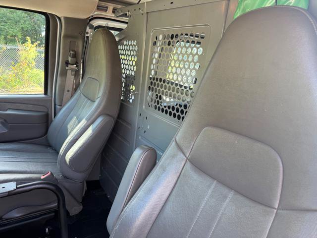 Used 2015 Chevrolet Express 2500 RWD image 20