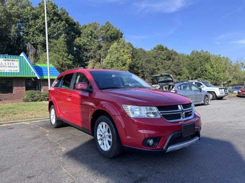 Used 2014 Dodge Journey SXT w/ Flexible Seating Group AWD/4WD image 3
