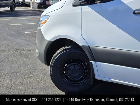 Used 2025 Mercedes-Benz Sprinter 2500 image 5