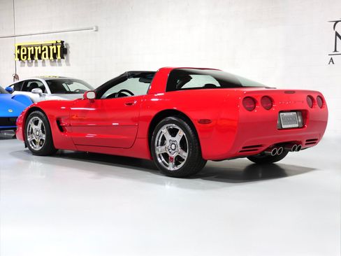 Used 1997 Chevrolet Corvette Coupe w/ Memory Pkg RWD image 33