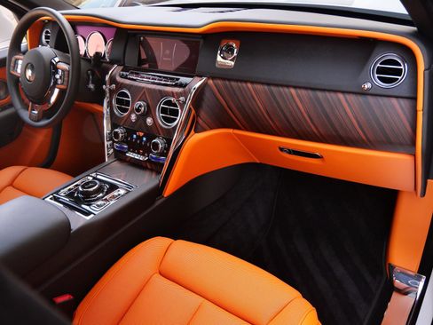 Certified 2024 Rolls-Royce Cullinan AWD/4WD image 18
