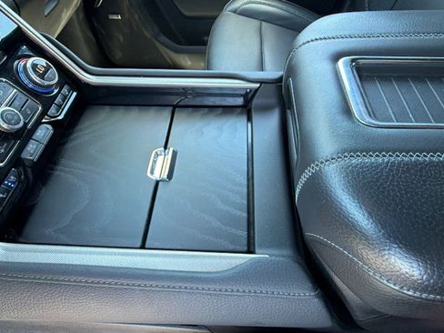 Used 2024 GMC Yukon Denali w/ Advanced Technology Package AWD/4WD image 13