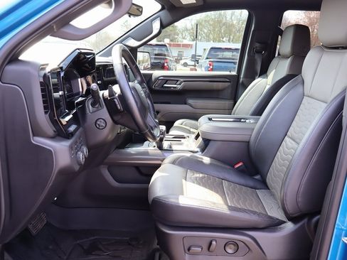 Used 2022 Chevrolet Silverado 1500 ZR2 w/ Technology Package image 3