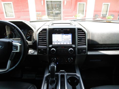 Used 2018 Ford F150 Platinum AWD/4WD image 7
