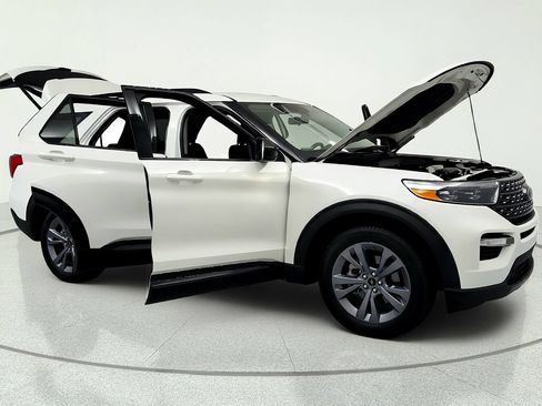 Used 2022 Ford Explorer XLT w/ Equipment Group 202A AWD/4WD image 14