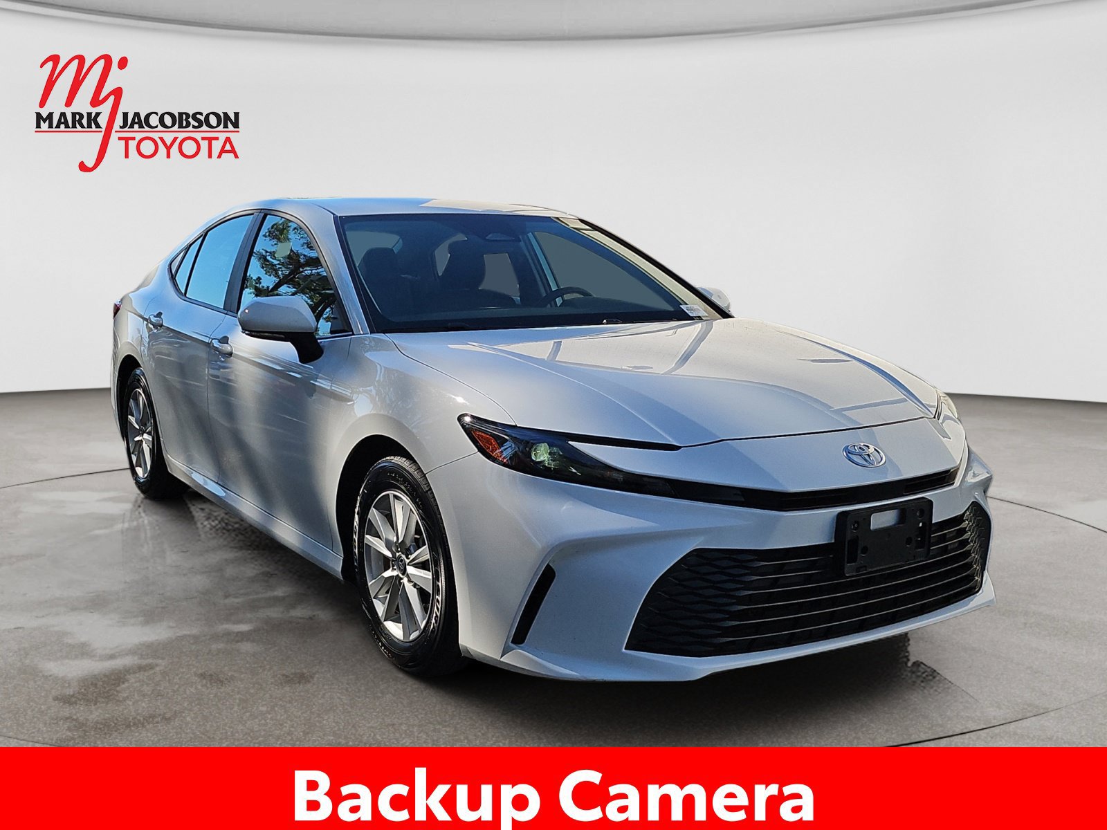 Used 2025 Toyota Camry LE FWD image 5