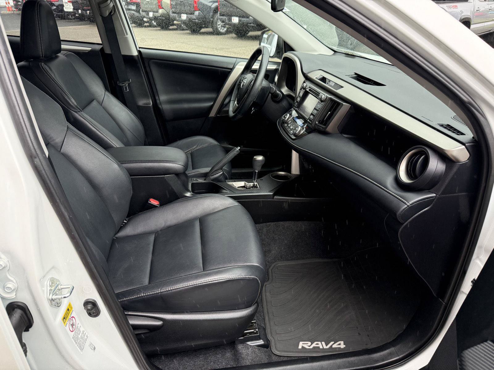 Used 2014 Toyota RAV4 Limited w/ Technology Package AWD/4WD image 19