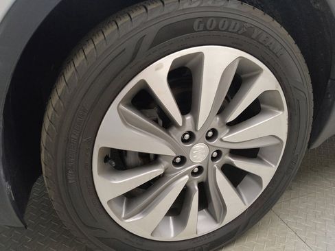 Used 2020 Buick Encore Preferred FWD image 31