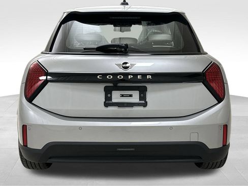 Used 2025 MINI Cooper 4-Door Hardtop FWD image 9
