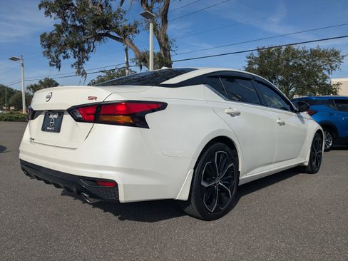 Used 2024 Nissan Altima 2.5 SR image 3