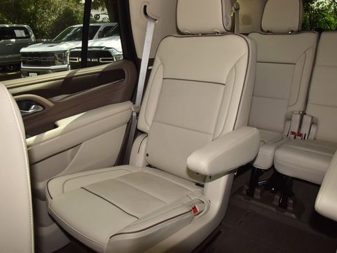 Used 2023 GMC Yukon Denali w/ LPO, Floor Liner Package AWD/4WD image 20