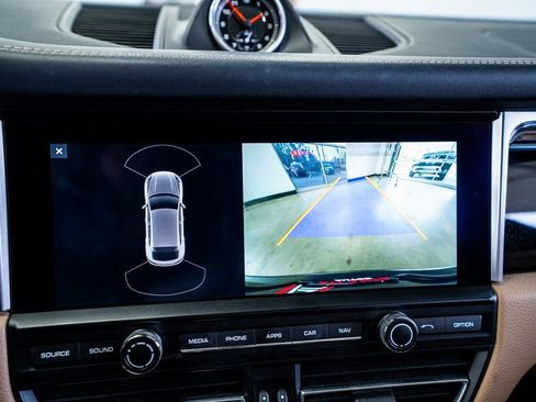 Used 2021 Porsche Macan S image 47