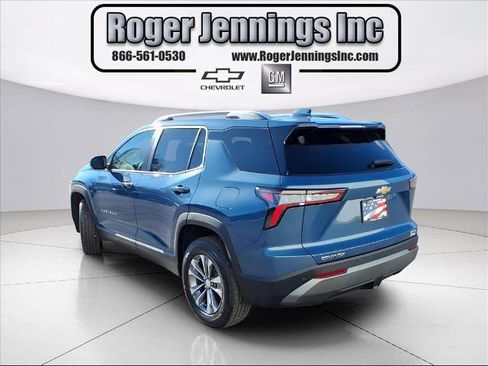 Used 2025 Chevrolet Equinox LT w/ Convenience Package II image 3