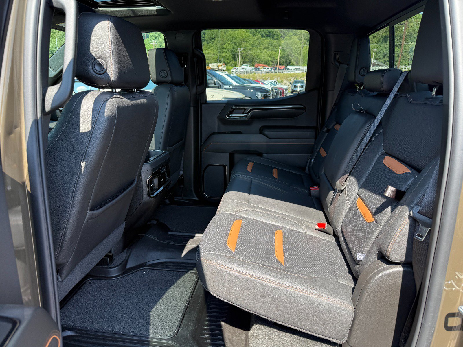 Certified 2024 GMC Sierra 1500 AT4 w/ AT4 Preferred Package AWD/4WD image 17