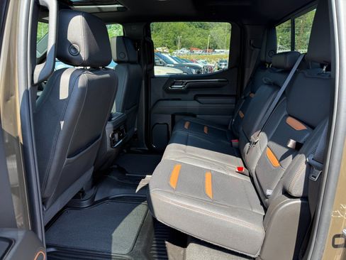 Used 2024 GMC Sierra 1500 AT4 w/ AT4 Preferred Package AWD/4WD image 17