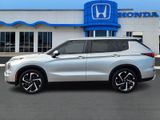 Used 2024 Mitsubishi Outlander SE image 3