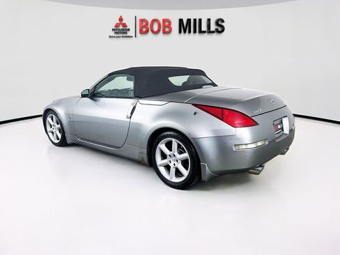 Used 2005 Nissan 350Z Touring RWD image 5