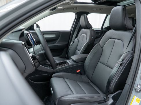 New 2026 Volvo XC40 B5 Plus w/ Protection Package Premier AWD/4WD image 13