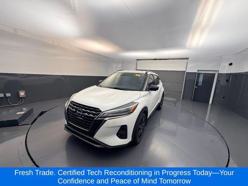 Used 2023 Nissan Kicks SR w/ SR Premium Package FWD image 1