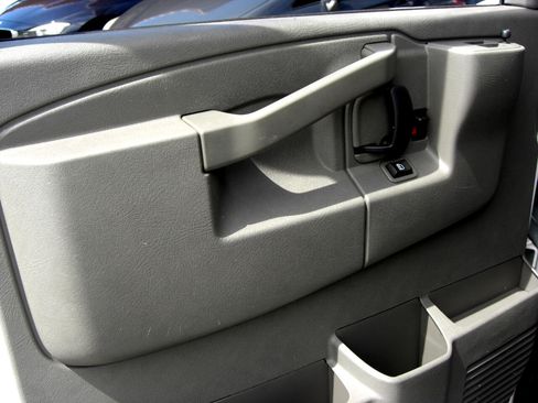 Used 2016 Chevrolet Express 3500 LT w/ LT Preferred Equipment Group image 25